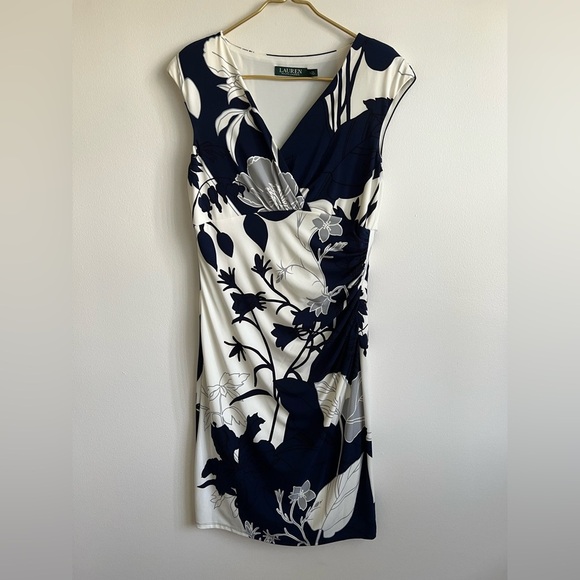 Lauren Ralph Lauren Ruched Floral
Sleeveless Dress 6 - Picture 1 of 9